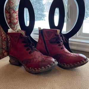 ROVERS red boots 39 NEVER WORN